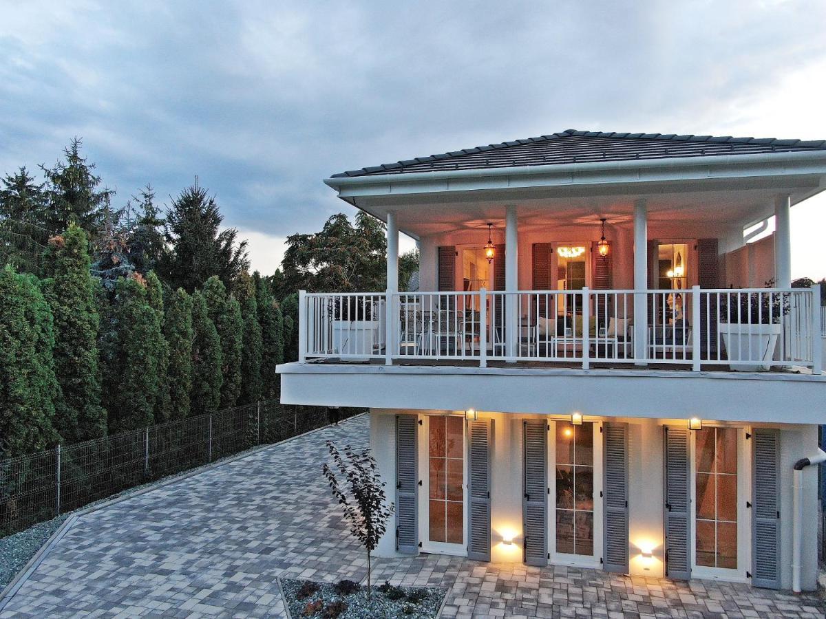 The Doors Luxury Apartment Mosonmagyaróvár Dış mekan fotoğraf